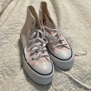 Light pink women’s converse high tops 6m